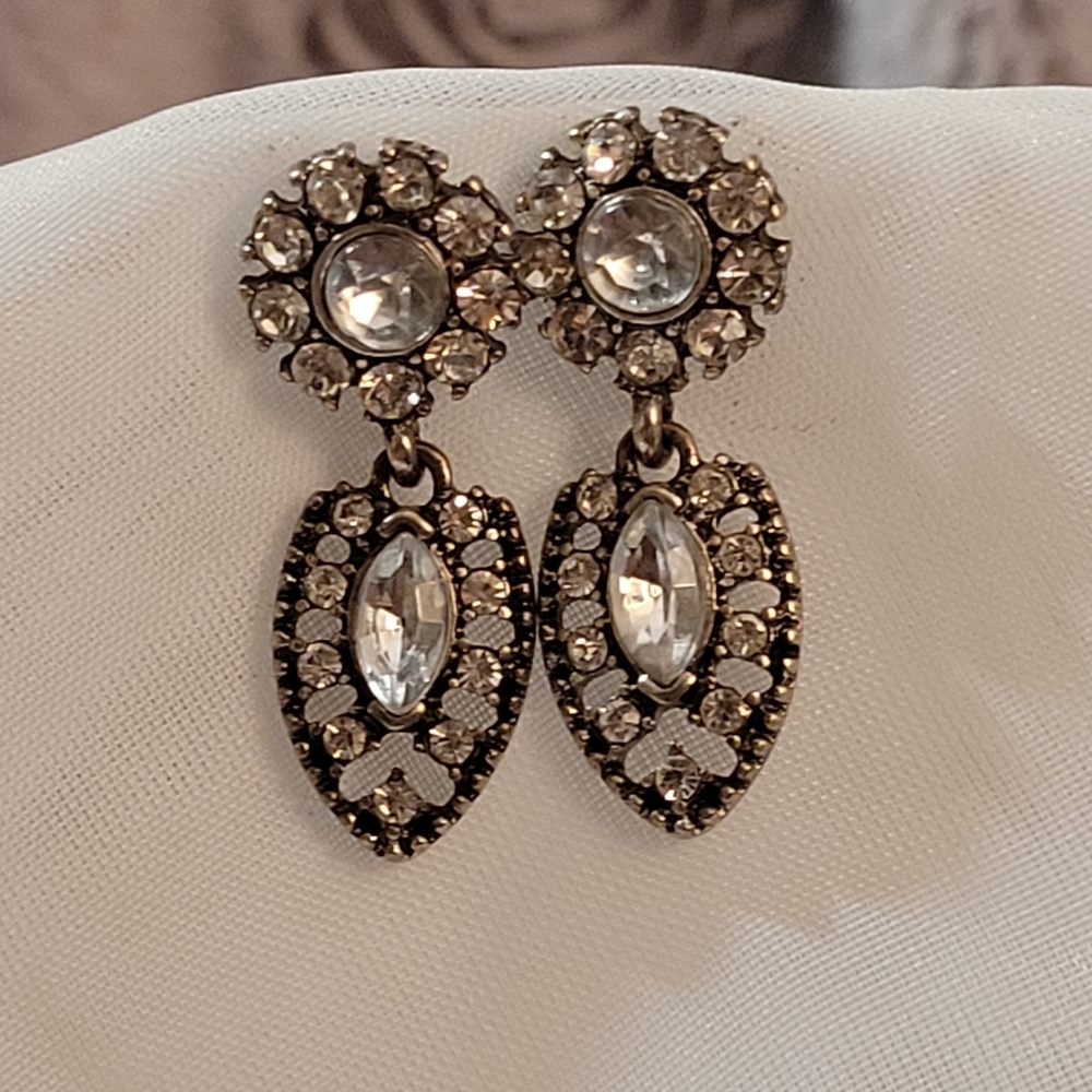 Vintage style dangle earrings
